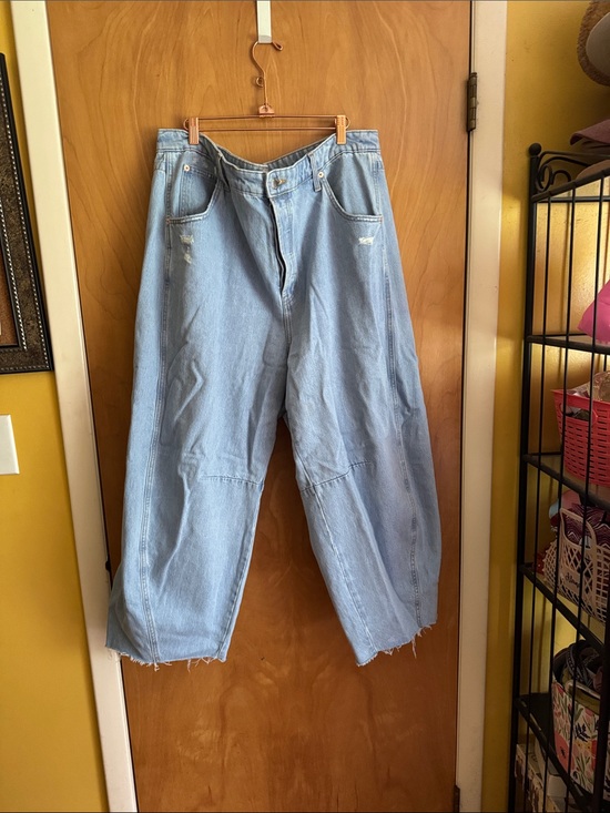 Universal Thread Denim - Universal Thread Light Wash Wide Leg Jeans with Frayed Hem